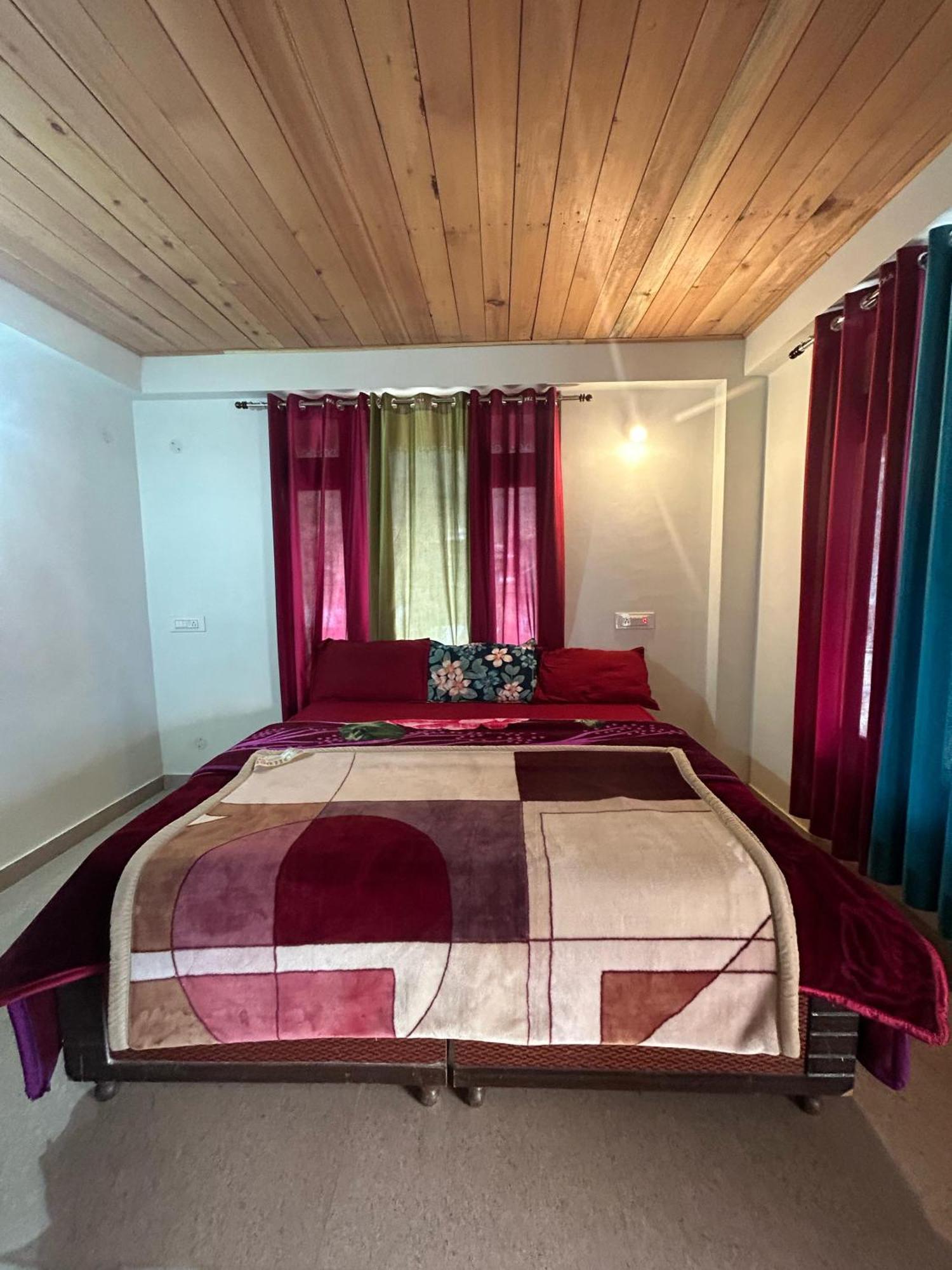 New Brahma Cafe Guest House Kalgha Kültér fotó