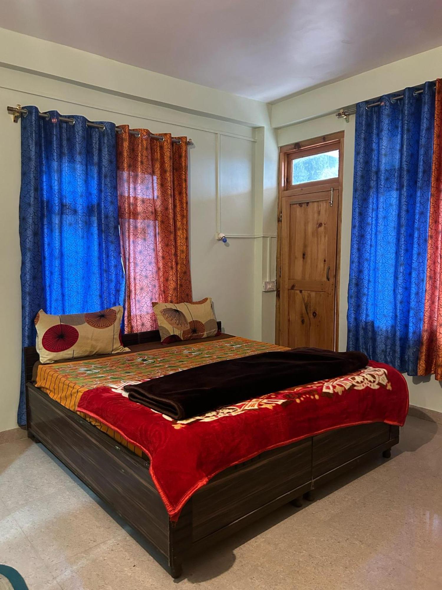 New Brahma Cafe Guest House Kalgha Kültér fotó
