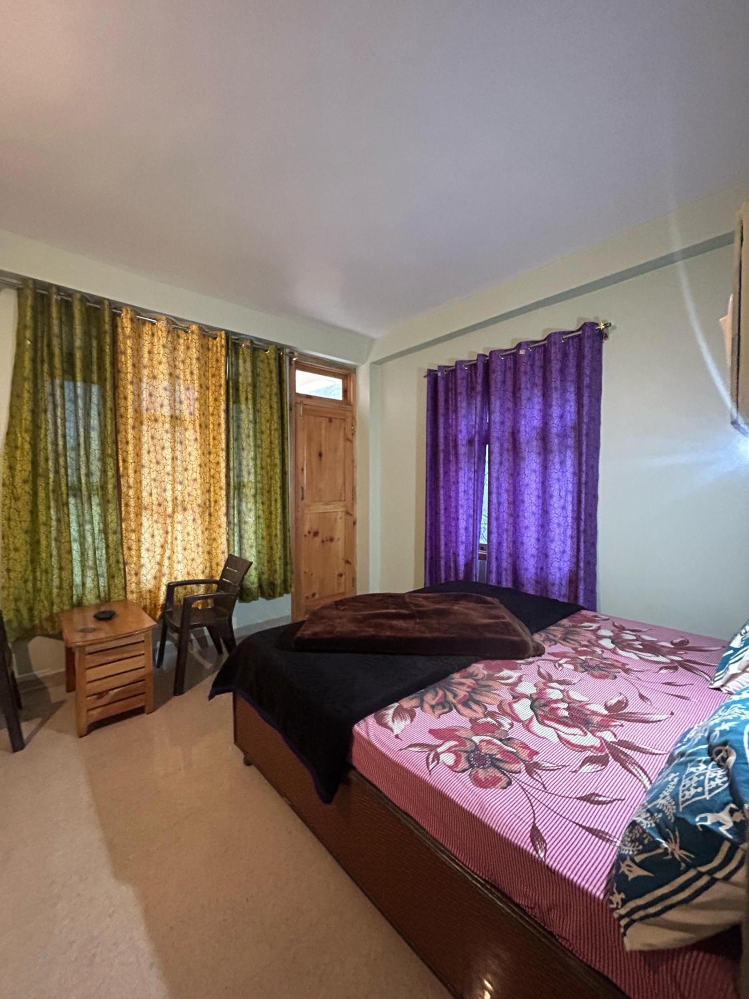 New Brahma Cafe Guest House Kalgha Kültér fotó