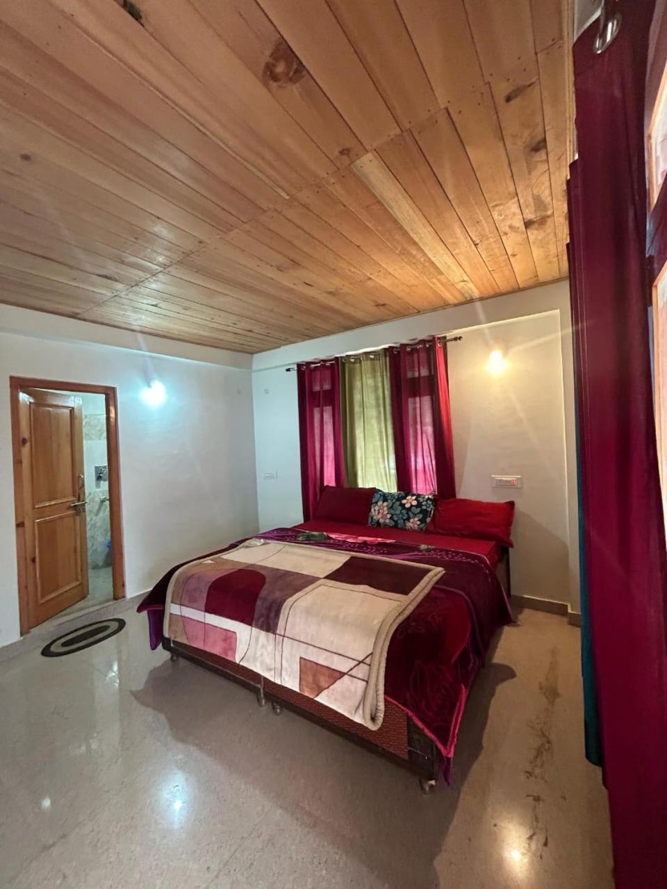 New Brahma Cafe Guest House Kalgha Kültér fotó
