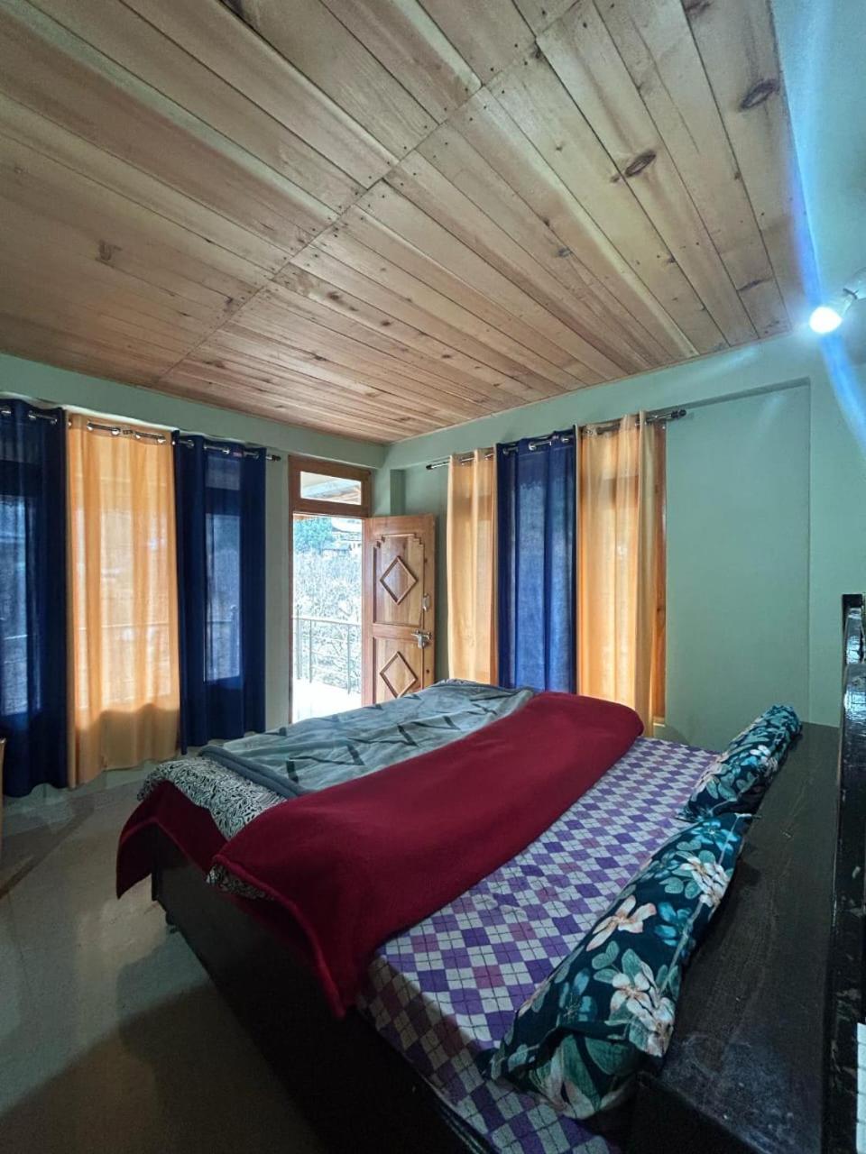 New Brahma Cafe Guest House Kalgha Kültér fotó