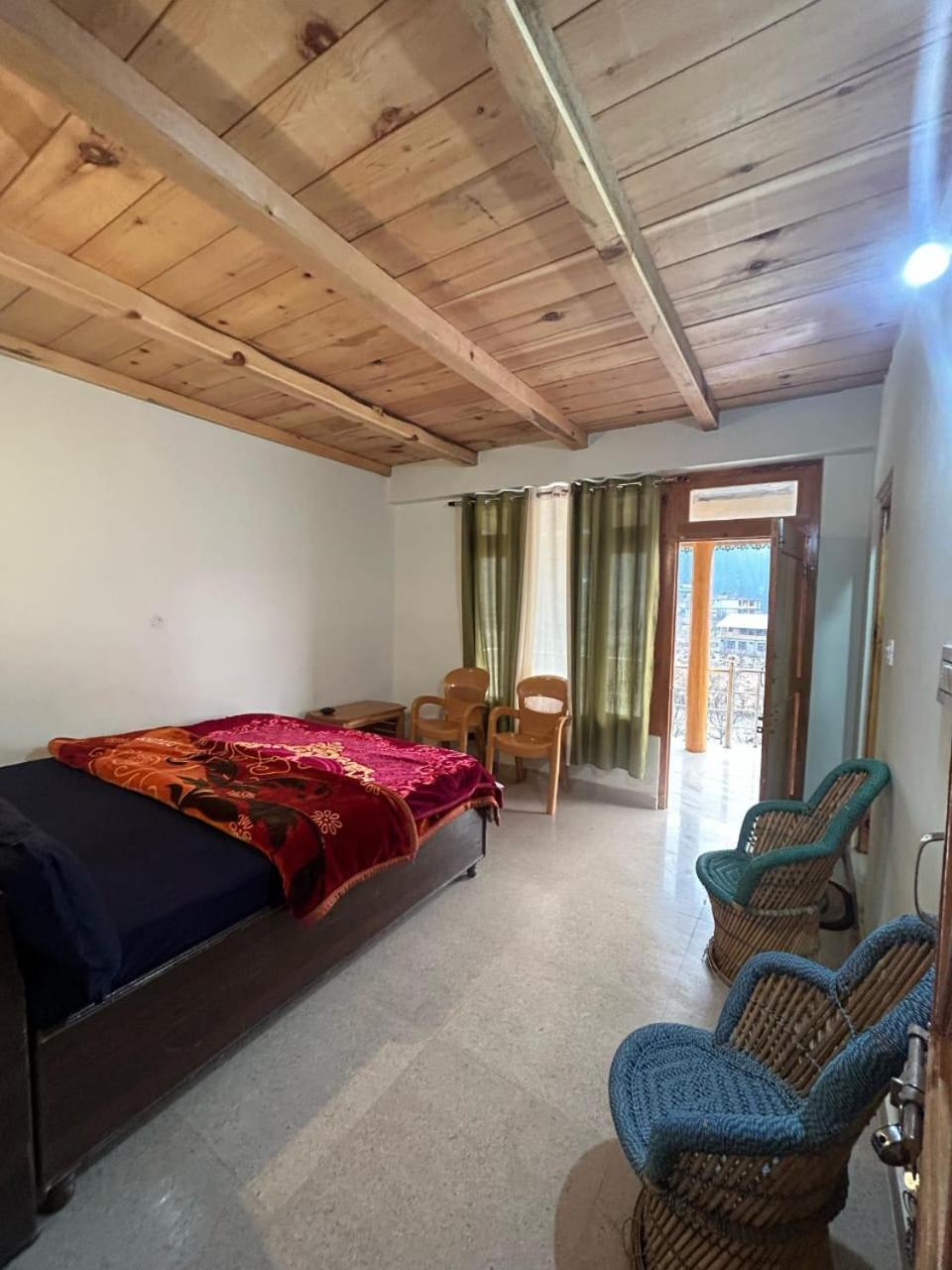 New Brahma Cafe Guest House Kalgha Kültér fotó
